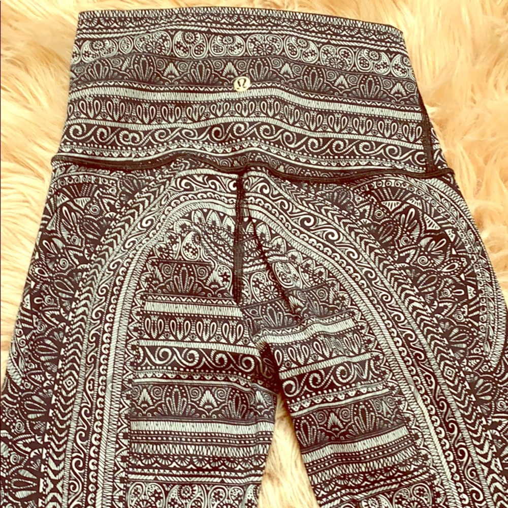 Lululemon leggings size 6